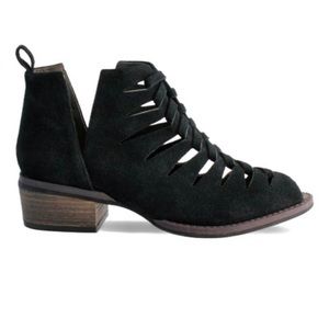 💥New In Box💥 Women’s NOMAD Jill Peep Toe Suede Bootie